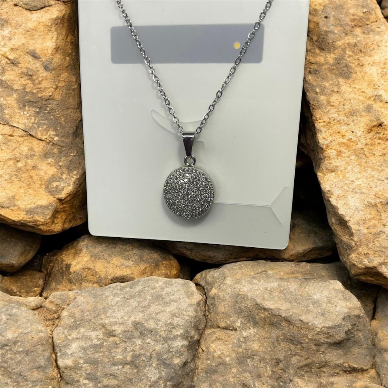 Elegant Stainless Steel Chain for Women | Luxury Gold & Silver Necklace – Stylish Daily Wear