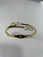 Elegant Stainless Steel Bracelet for Women | Luxury Gold & Silver Wrist Jewelry