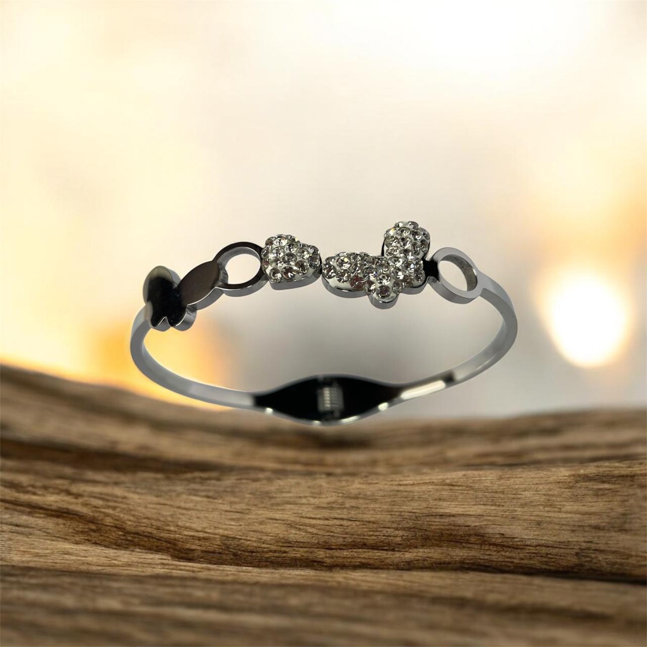 Elegant Stainless Steel Bracelet for Women | Luxury Gold & Silver Wrist Jewelry