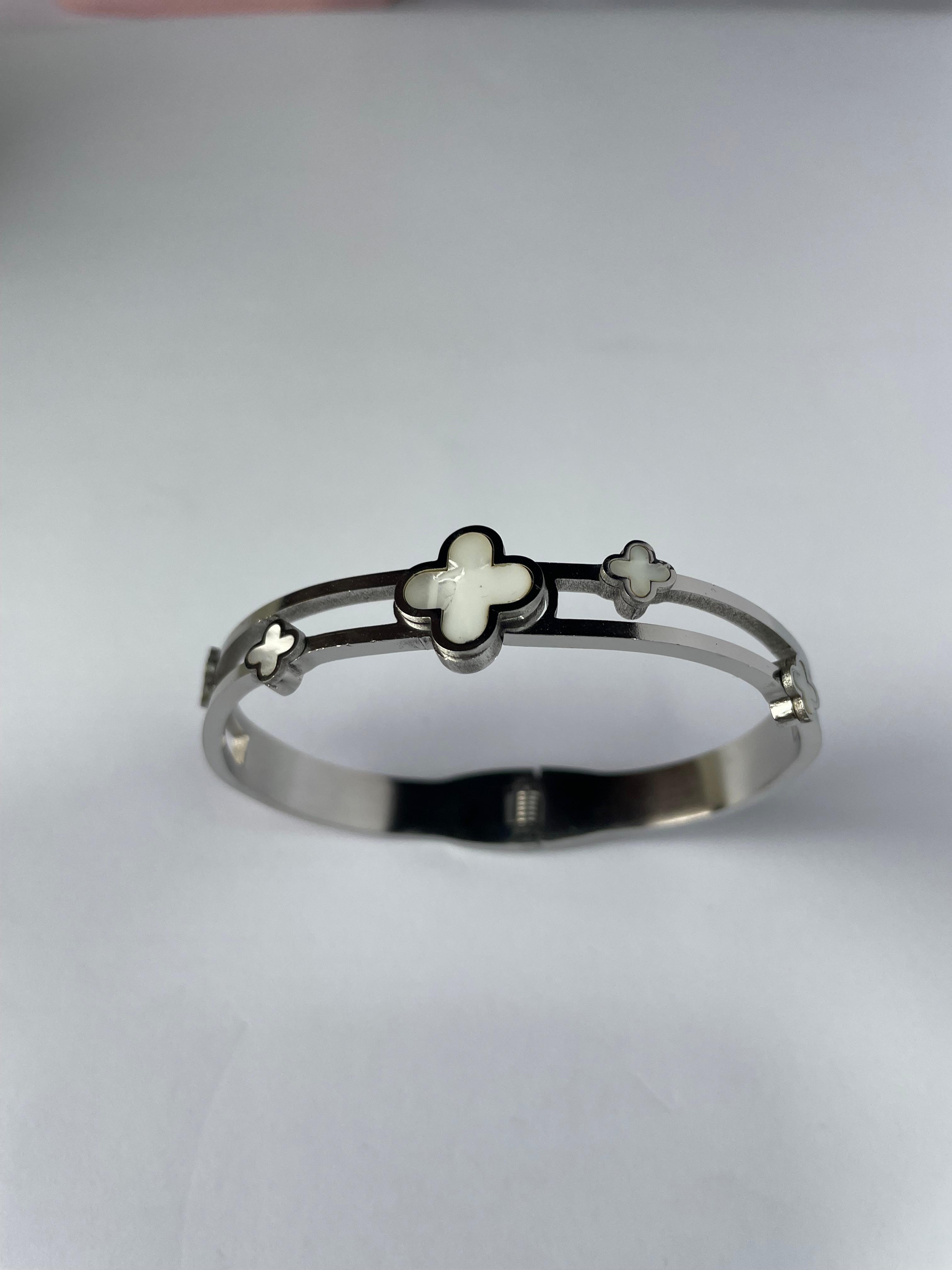 Elegant Stainless Steel Bracelet for Women | Luxury Gold & Silver Wrist Jewelry